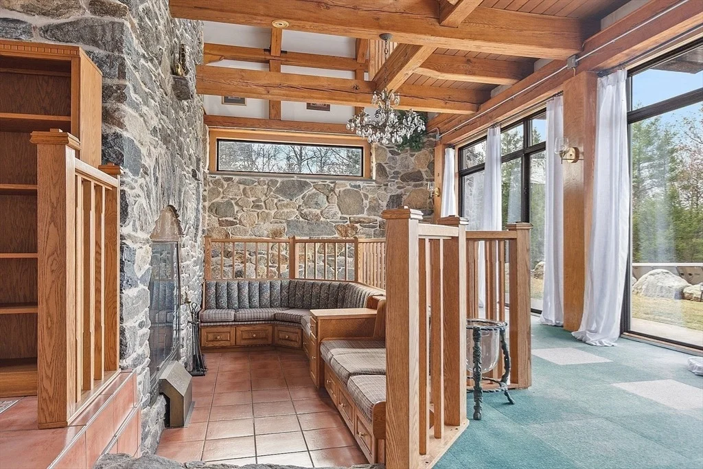 Photo of 102 Lyons Hill Rd