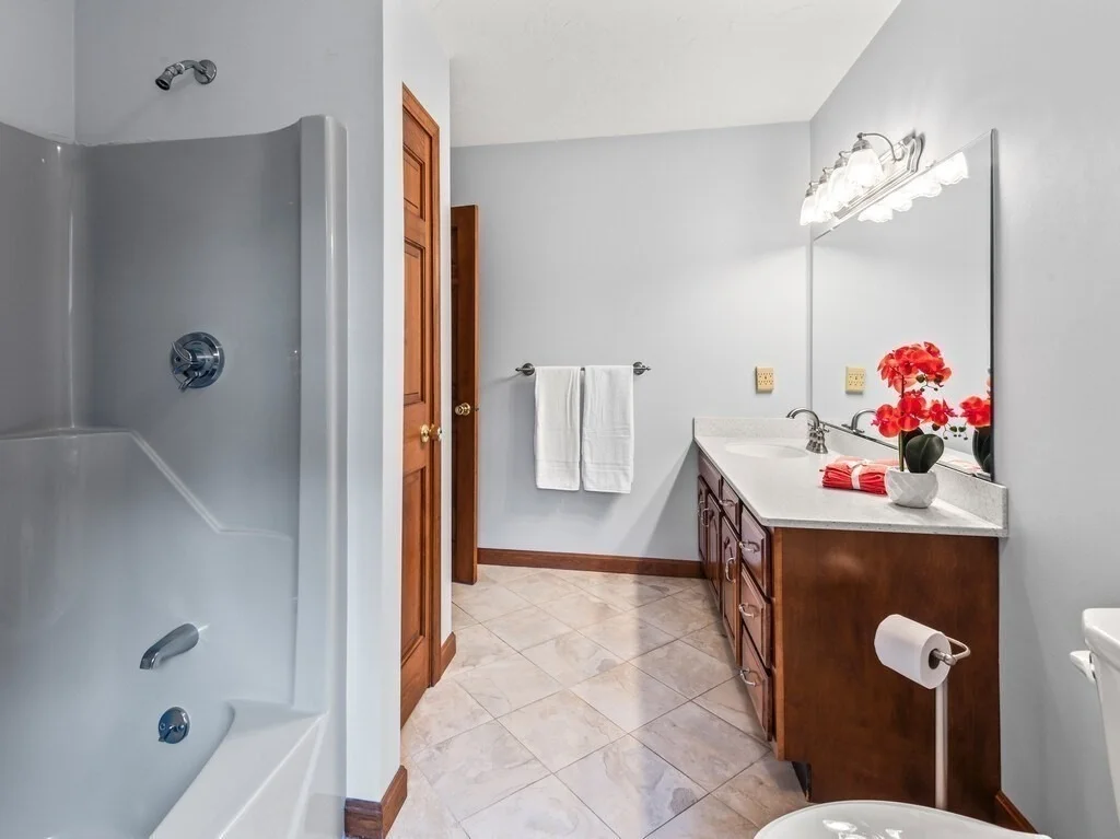 Photo of 22 Oak Cir