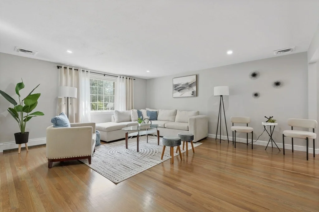 Photo of 2 Clover Cir