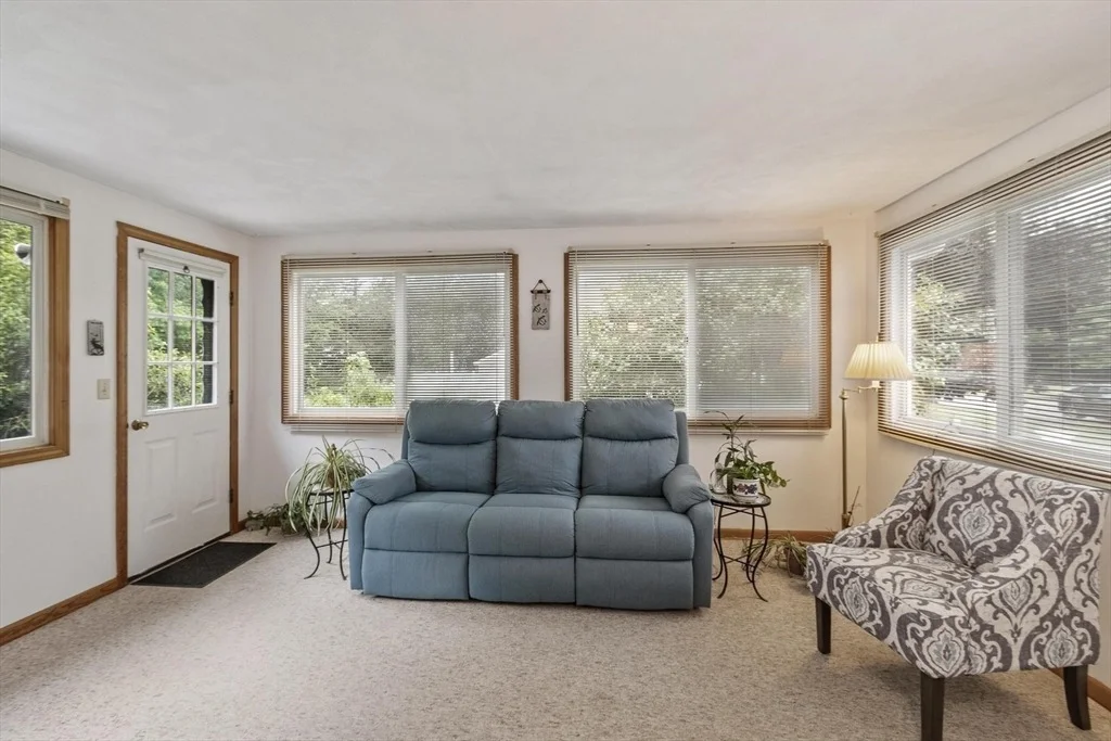 Photo of 7 Susan Dr