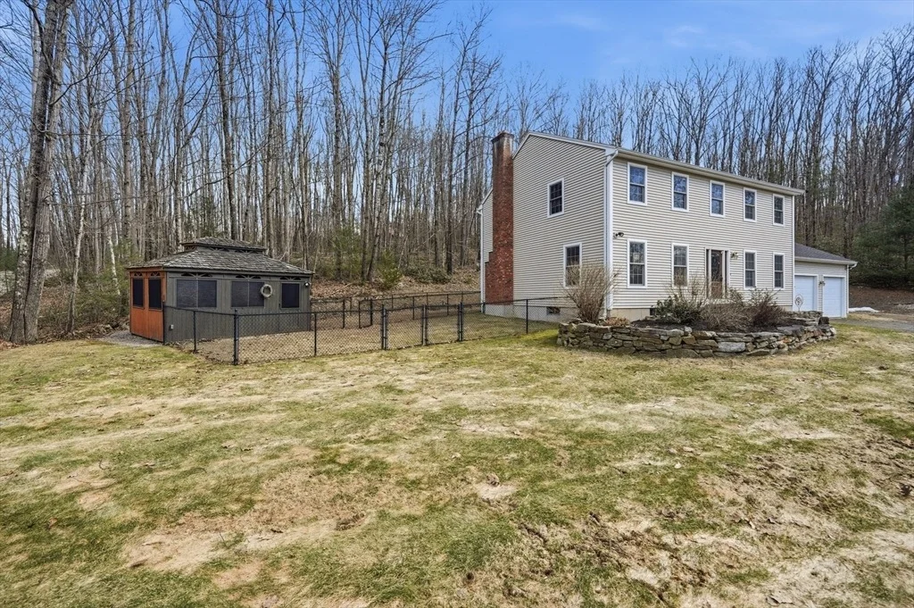 Photo of 1048 Main Rd