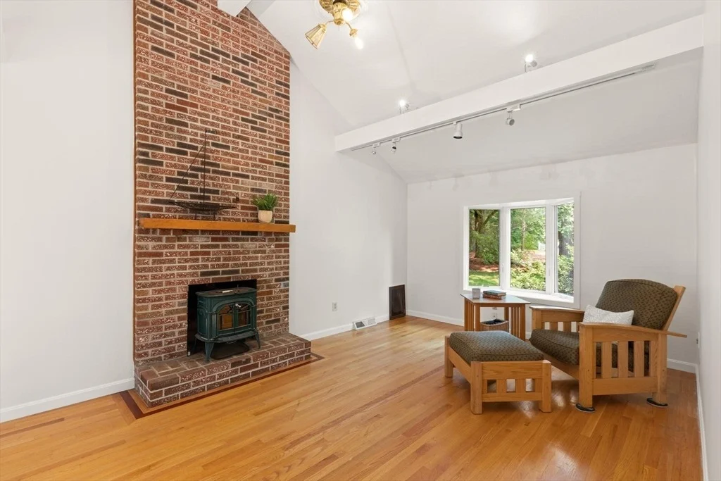 Photo of 368 Acton Rd
