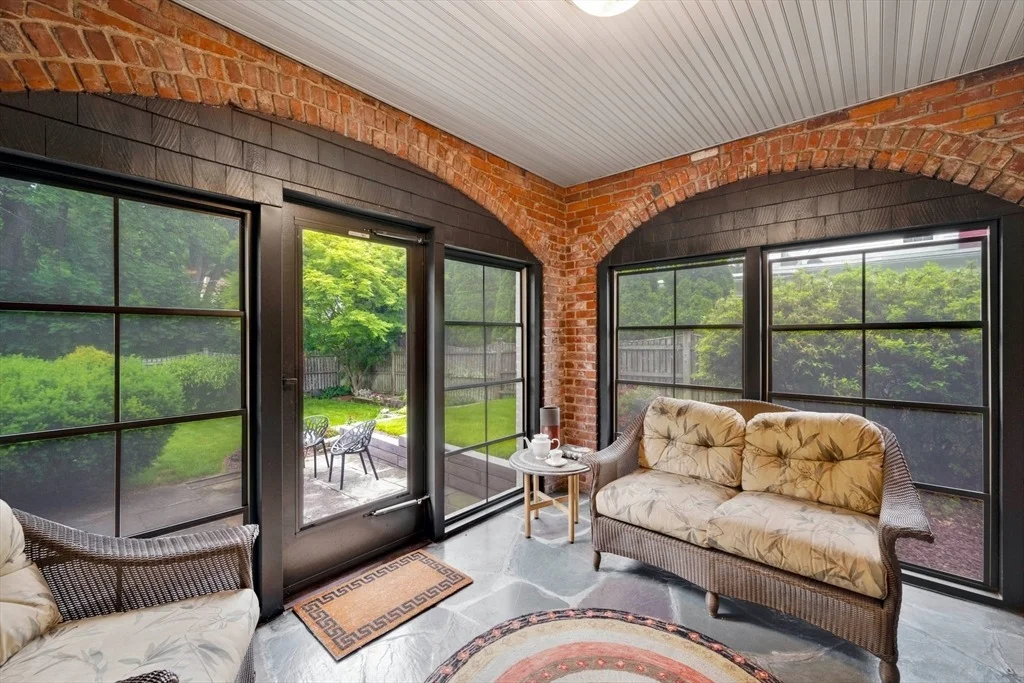 Photo of 44 Meadowbrook Rd