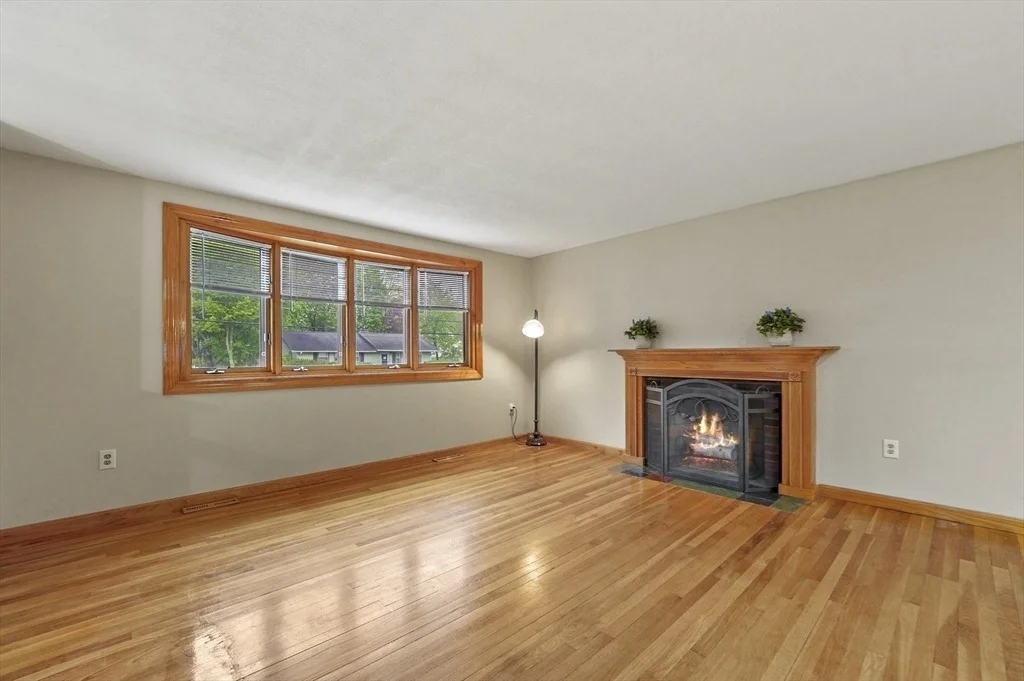 Photo of 11 Huron Dr