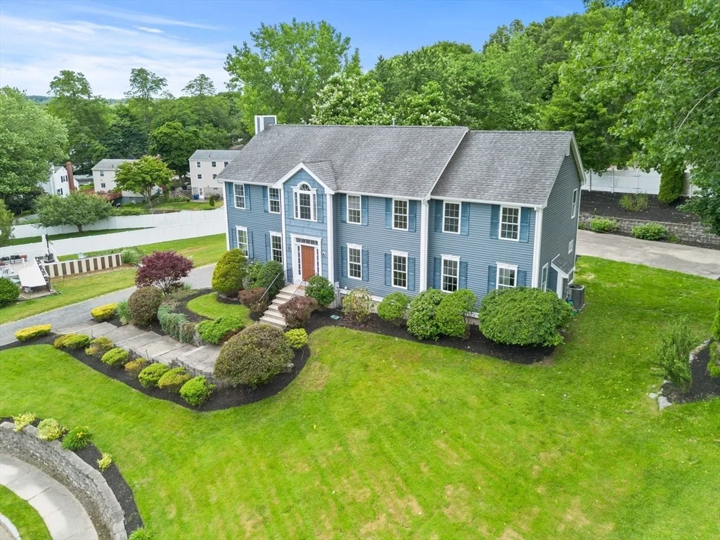 Photo of 8 Woods Hill Cir