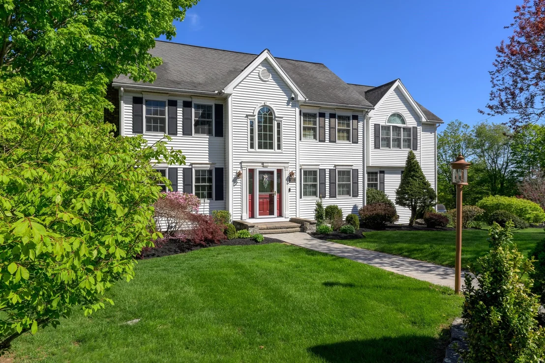 Photo of 49 Fieldstone Dr