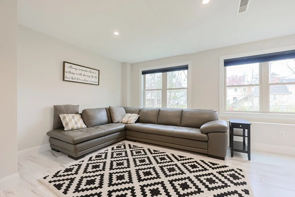 Photo of 7 Pheasantwood Dr