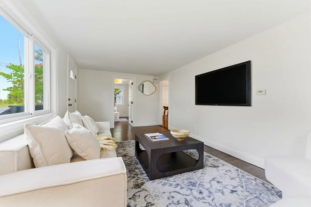 Photo of 8 Colonial Rd.