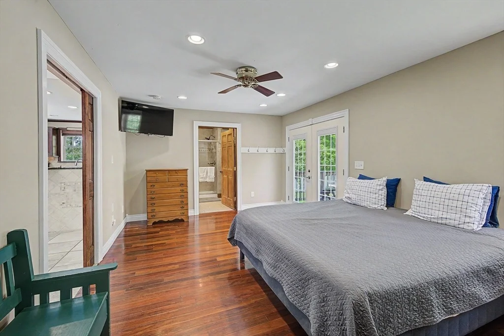 Photo of 195 Westhampton Rd