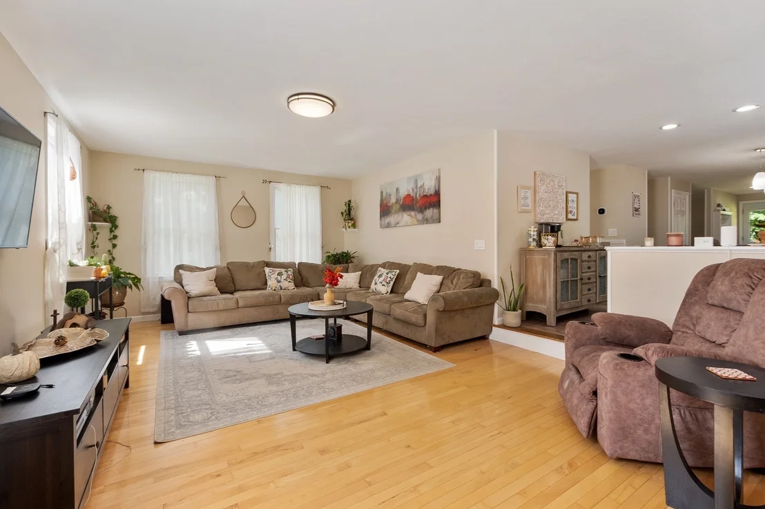Photo of 1 Laurelwoods Dr