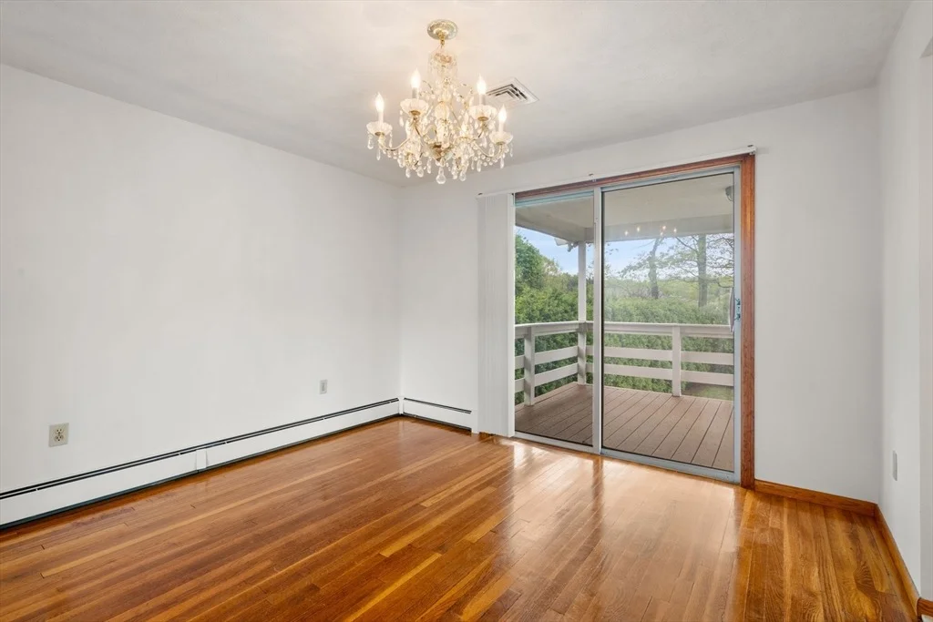 Photo of 16 Fieldstone Dr
