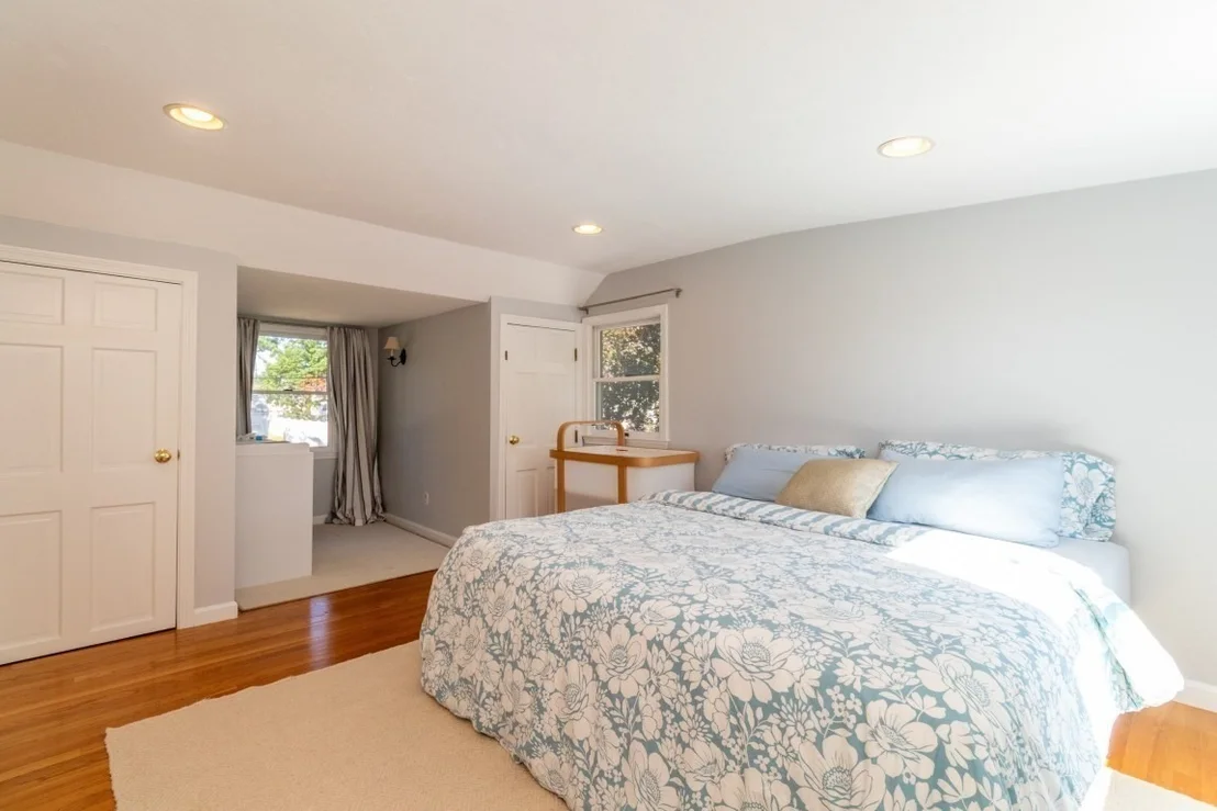 Photo of 30 Colonial Avenue