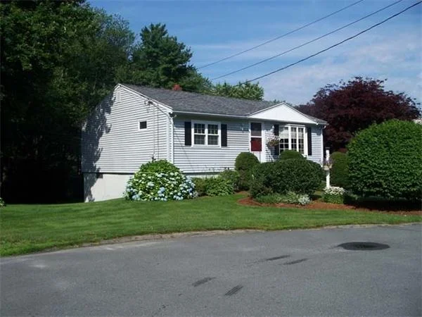 Photo of 2 Oak Meadow Ln