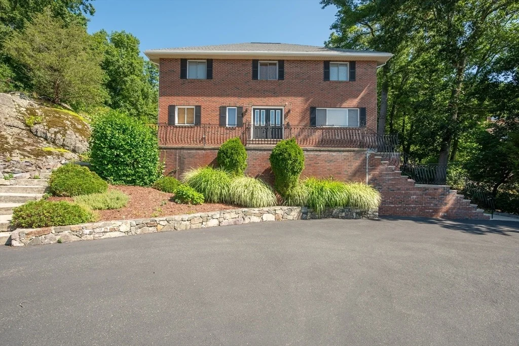 Photo of 12 Parkway Dr