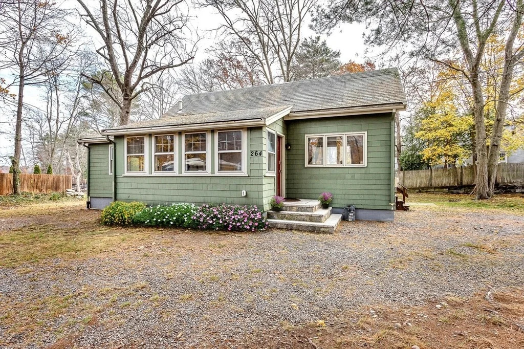 Photo of 264 Pleasant Street