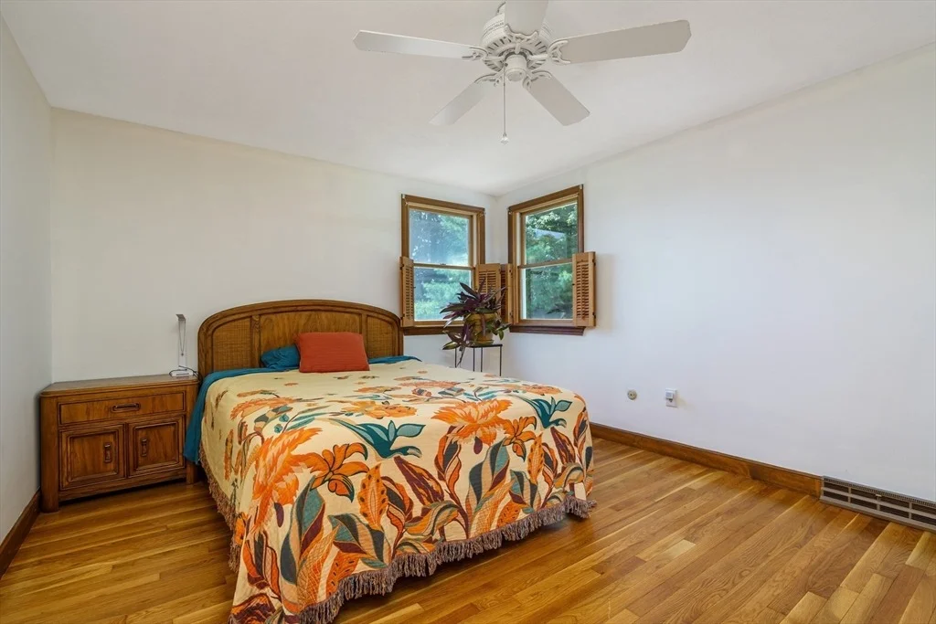 Photo of 18 Ruthellen Road