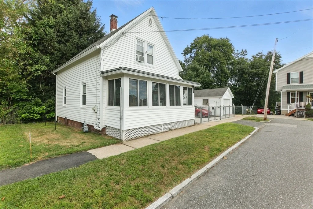 Photo of 2 Lyons St