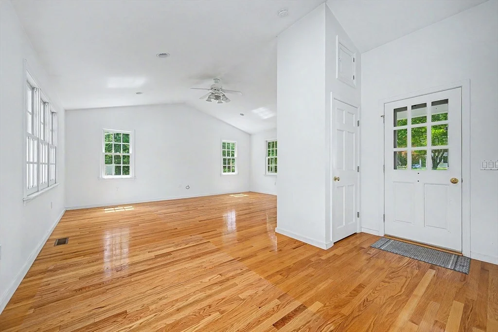 Photo of 355 Boston Rd