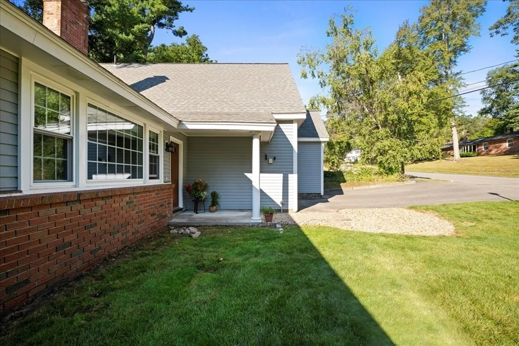 Photo of 2 Fairview Dr