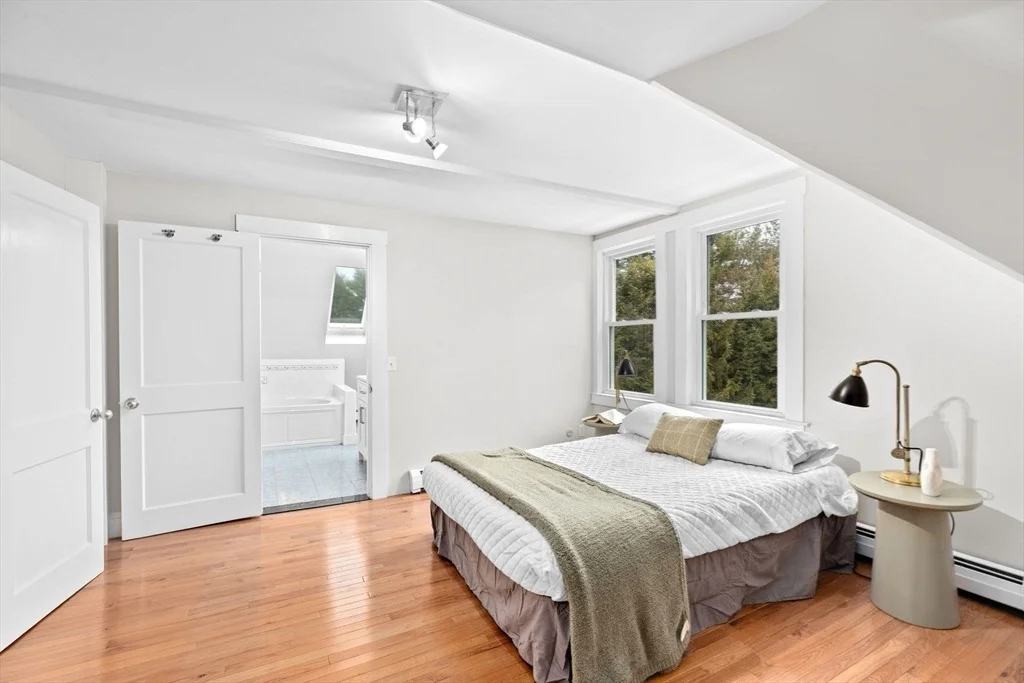 Photo of 90 Brook St