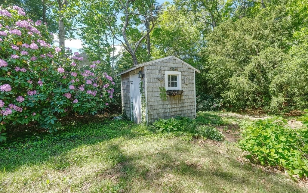 Photo of 175 Knotty Pine Ln