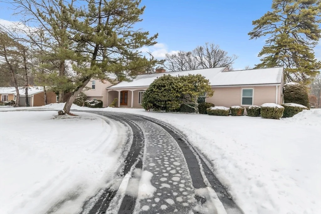 Photo of 292 Pinewood Dr