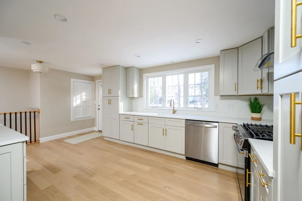 Photo of 19 Accord Pond Dr