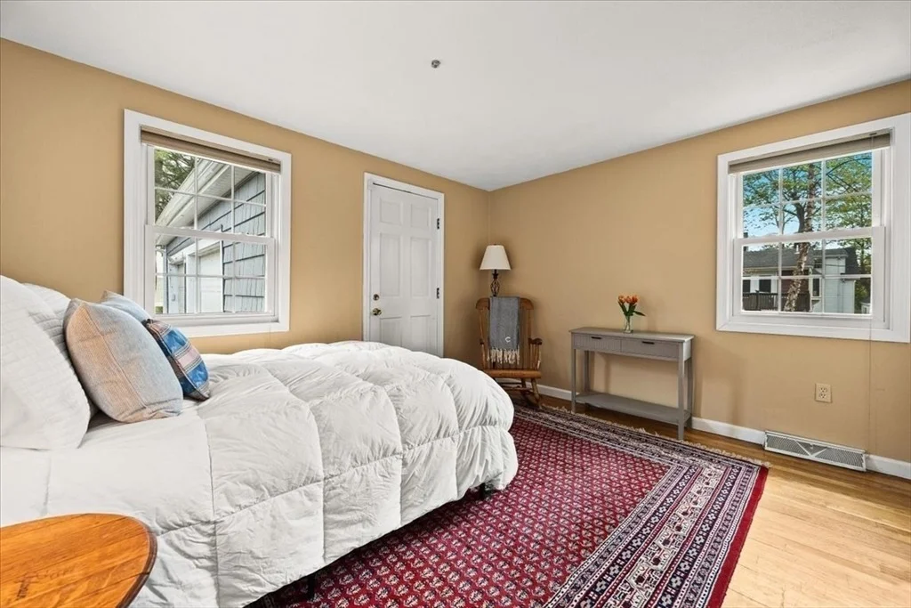 Photo of 1480 Great Plain Ave