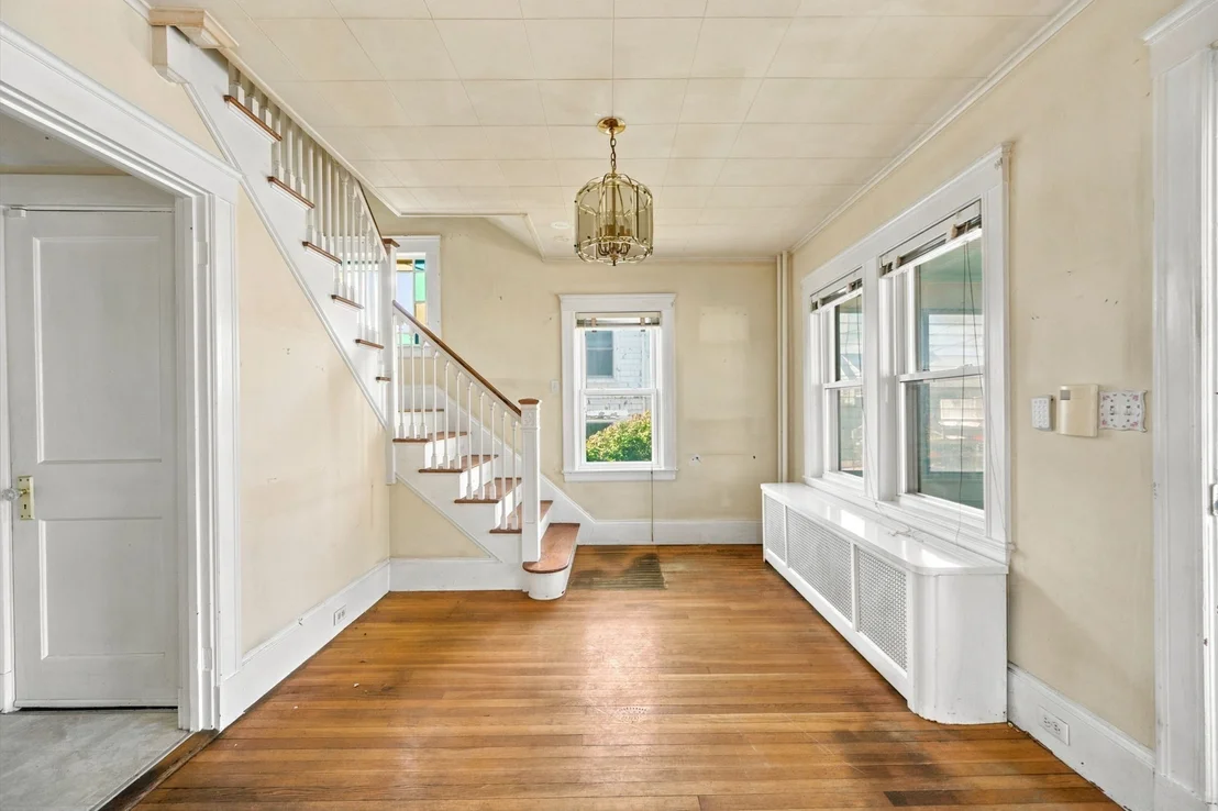 Photo of 28 Roosevelt Ave