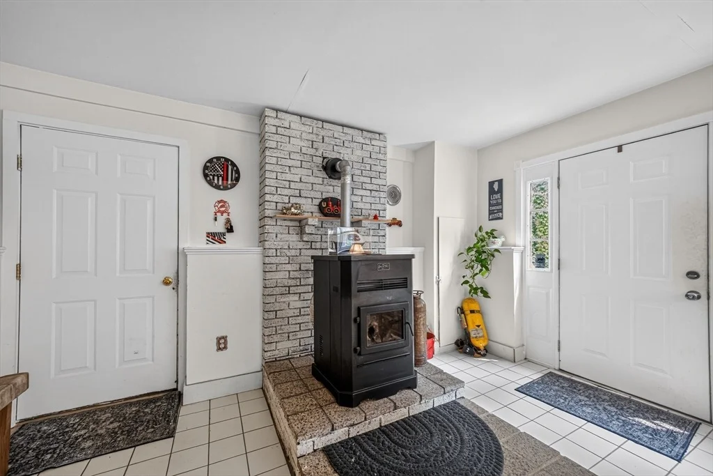 Photo of 165 Pepperell Rd