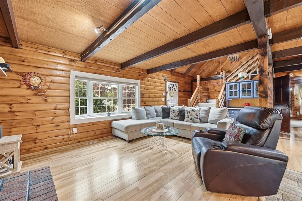 Photo of 35 Chestnut Dr