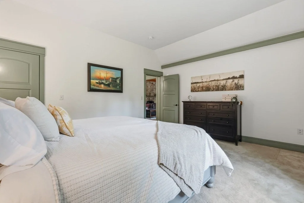 Photo of 18 Eveningstar Dr