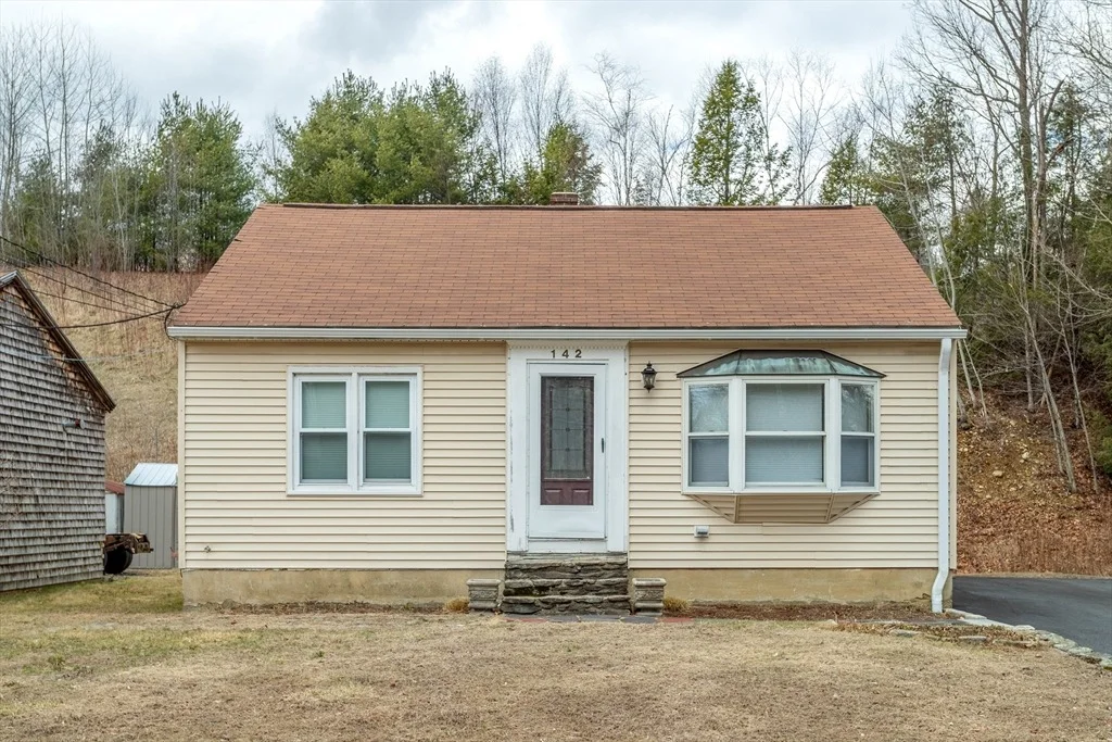Photo of 142 State Road East