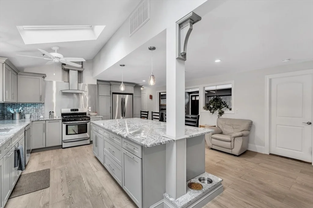 Photo of 426 Mariner Cir