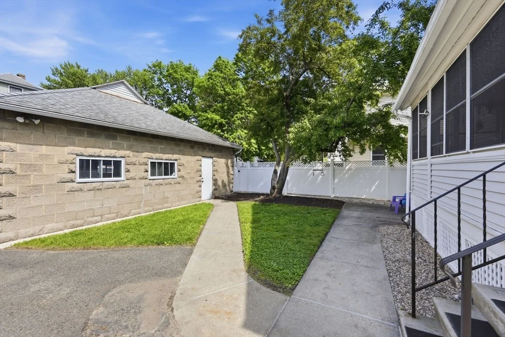 Photo of 585 Armory St