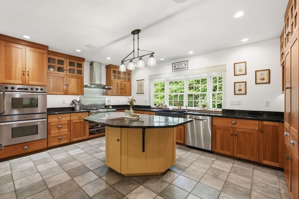 Photo of 18 Eveningstar Dr