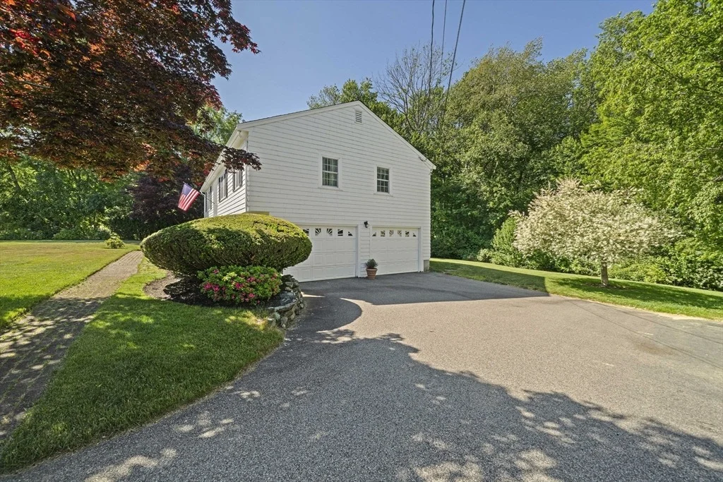 Photo of 1 Carpenter Ln