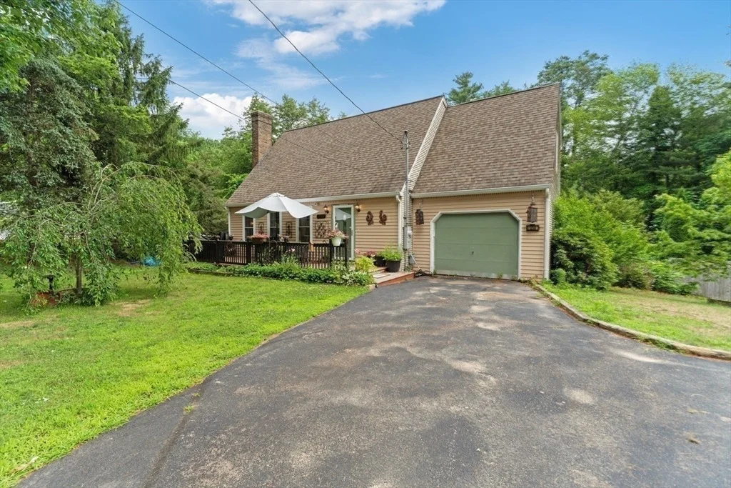 Photo of 1236 Woonsocket Hill Road