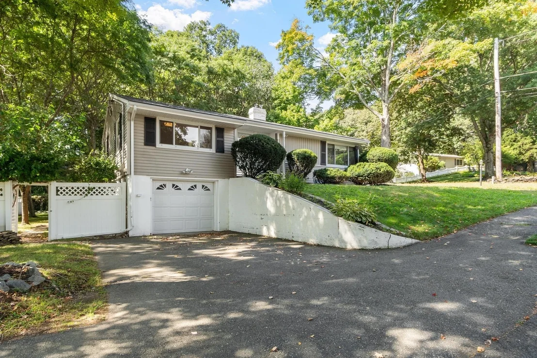 Photo of 1 Standish Road