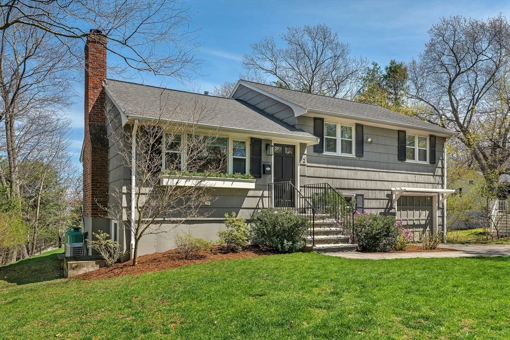Photo of 72 Oakcrest Rd