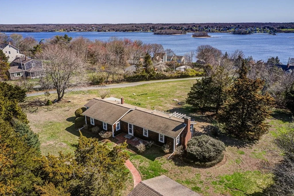 Photo of 1484 Drift Road