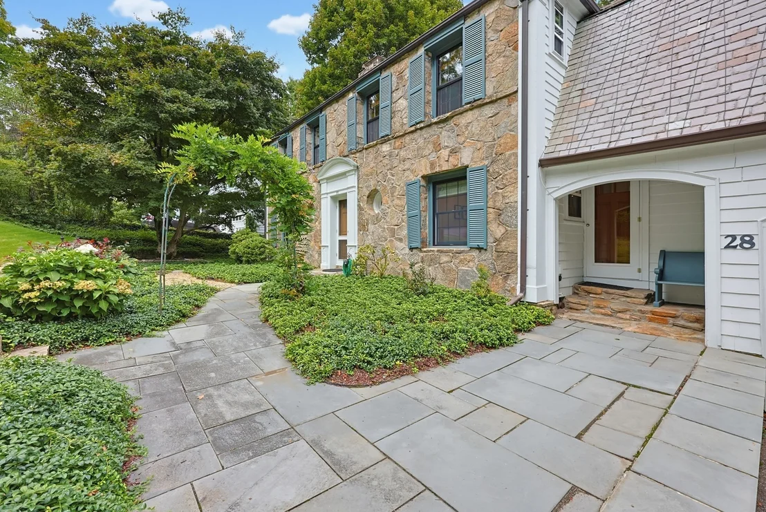 Photo of 28 Drury Ln