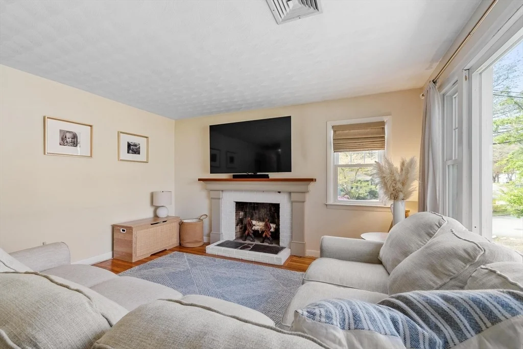 Photo of 123 Plain Rd