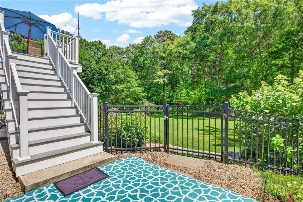 Photo of 17 Hilltop Dr