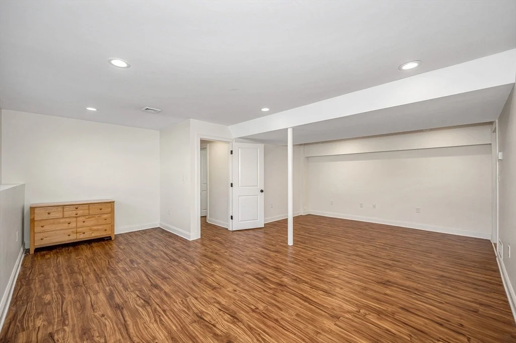 Photo of 24 Eaton Dr