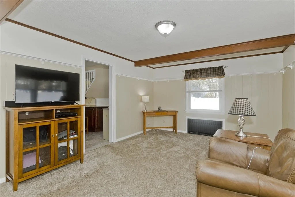 Photo of 85 Edgewater Rd