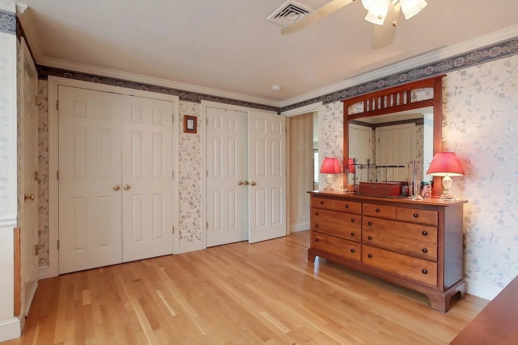 Photo of 220 River Rd