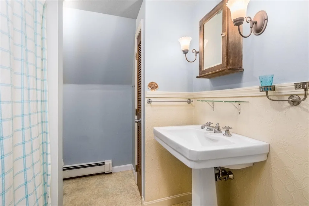 Photo of 168 Ninigret Ave