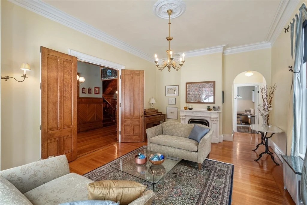 Photo of 327 Franklin St