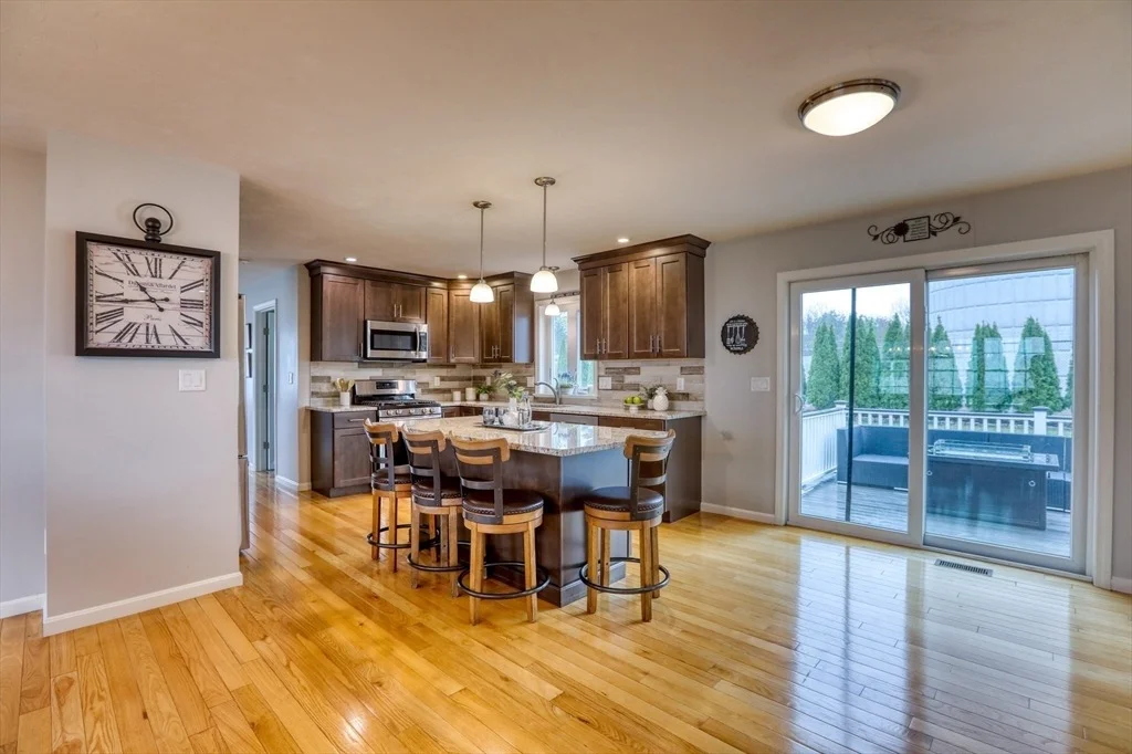 Photo of 44 Gedney Dr